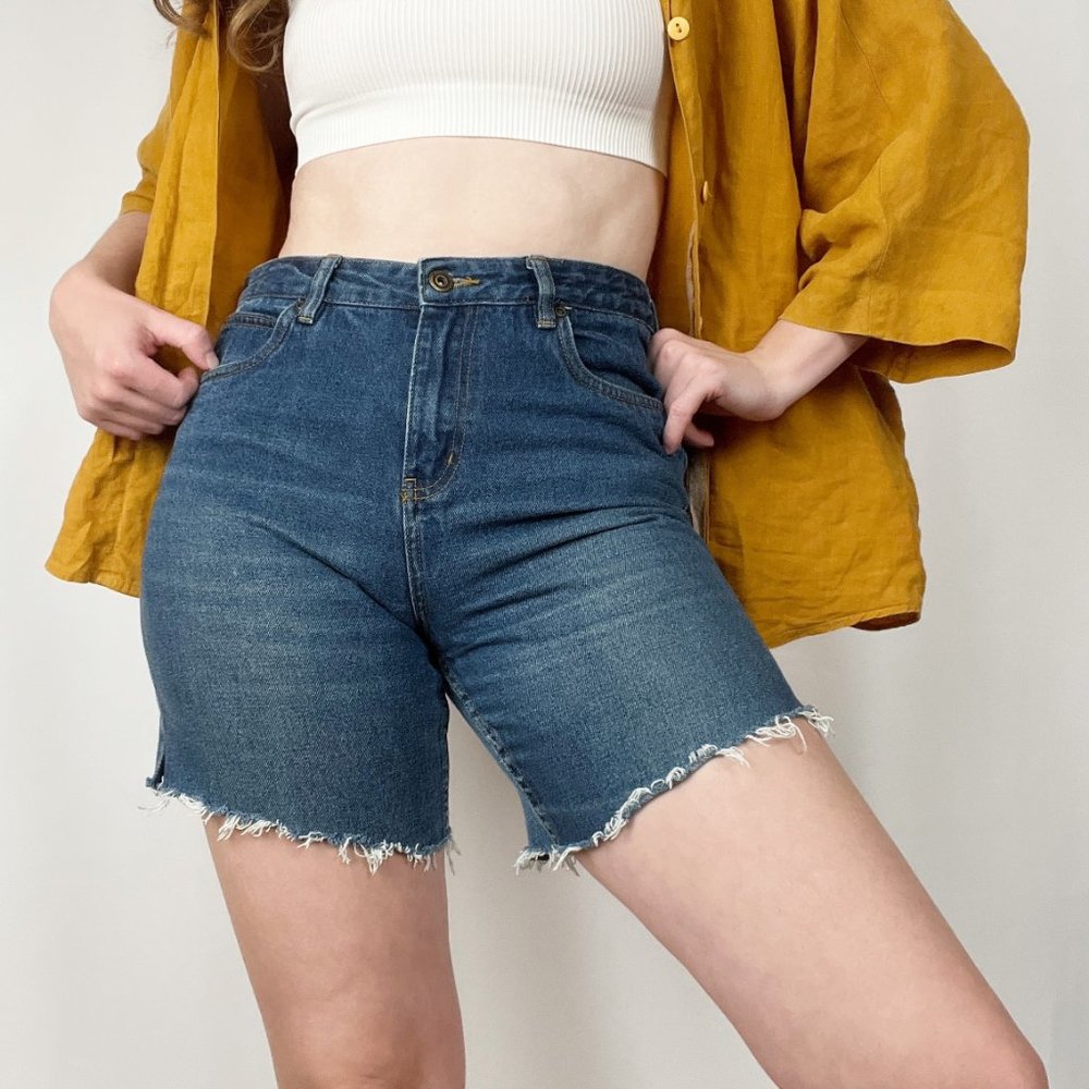 Vintage High Rise Ribcage Distressed Raw Hem Cut Off Wedgie Denim Jean Shorts - Picture 2 of 6
